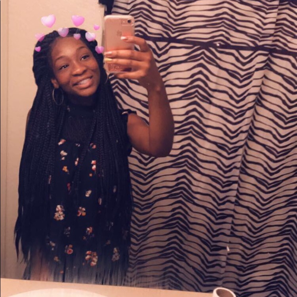 Meet your Posher, Cassandra